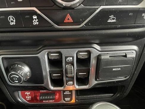 Used 2020 Jeep Gladiator Rubicon w/ Dual Top Group AWD/4WD image 19