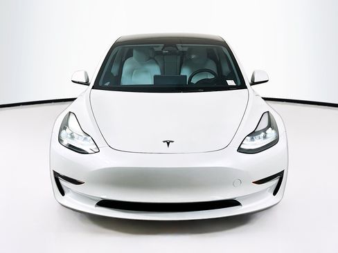 Used 2023 Tesla Model 3 Standard Range RWD image 2