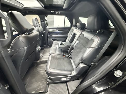 Used 2025 Ford Explorer ST image 31