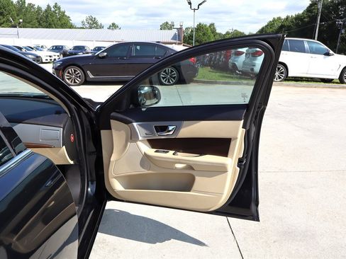 Used 2013 Jaguar XF RWD image 37