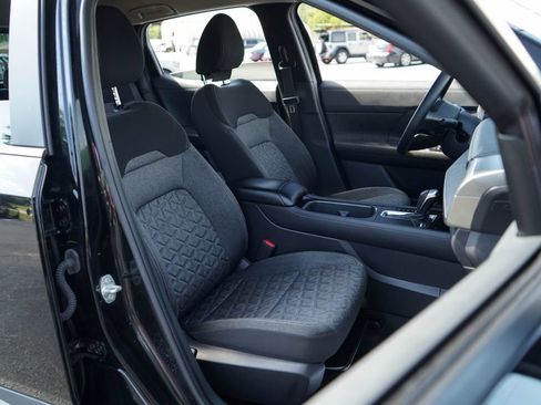 Used 2025 Nissan Kicks SV FWD image 12