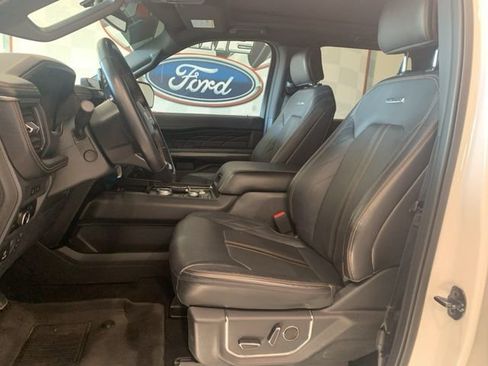 Used 2024 Ford Expedition Platinum image 10