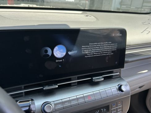 Used 2025 Hyundai Kona SEL FWD image 6
