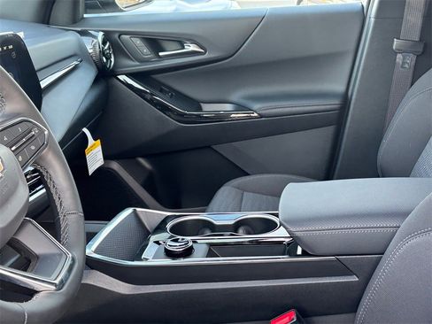 Used 2026 Chevrolet Equinox LT image 10