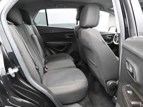 Used 2022 Chevrolet Trax LS AWD/4WD image 32