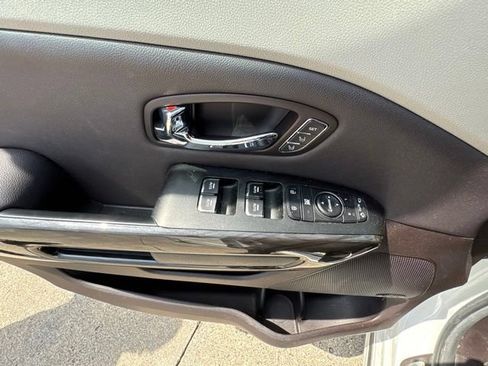 Used 2018 Kia Sedona SX Limited FWD image 51