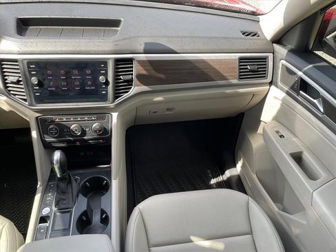 Used 2019 Volkswagen Atlas SE w/ Towing Package image 14