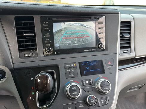 Used 2019 Toyota Sienna XLE Premium image 30
