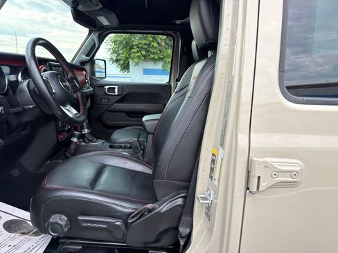 Used 2022 Jeep Gladiator Rubicon w/ Cold Weather Group AWD/4WD image 16