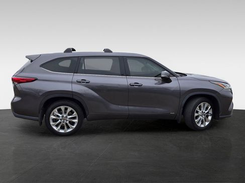 Used 2022 Toyota Highlander Limited image 3