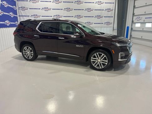 Used 2023 Chevrolet Traverse High Country w/ LPO, Floor Liner Package AWD/4WD image 7