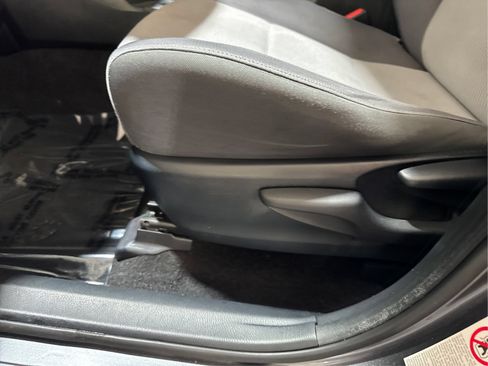 Used 2014 Toyota RAV4 XLE AWD/4WD image 17