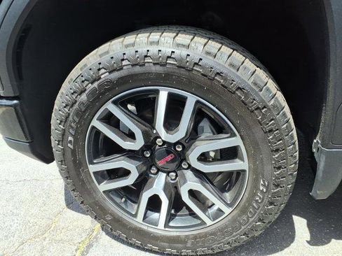 Used 2024 GMC Sierra 1500 AT4 w/ Technology Package AWD/4WD image 10
