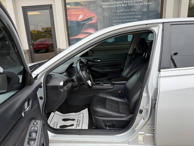 Used 2022 Nissan Altima 2.5 SR FWD image 11