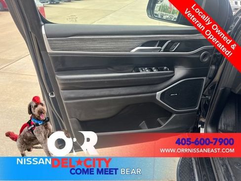 Used 2024 Jeep Wagoneer L Series II RWD image 17