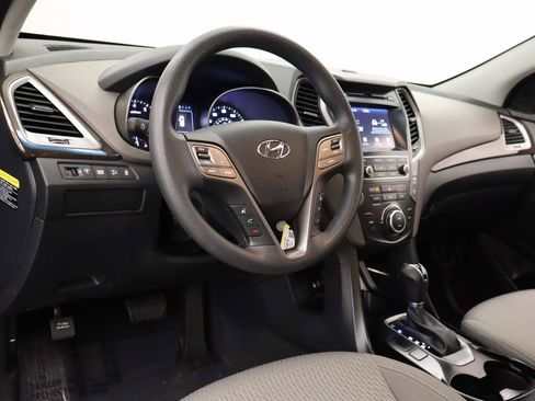 Used 2018 Hyundai Santa Fe SE image 14
