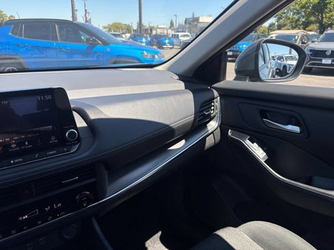 Used 2025 Nissan Rogue SV FWD image 37