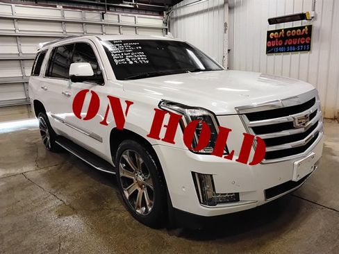 Used 2017 Cadillac Escalade Luxury AWD/4WD image 1