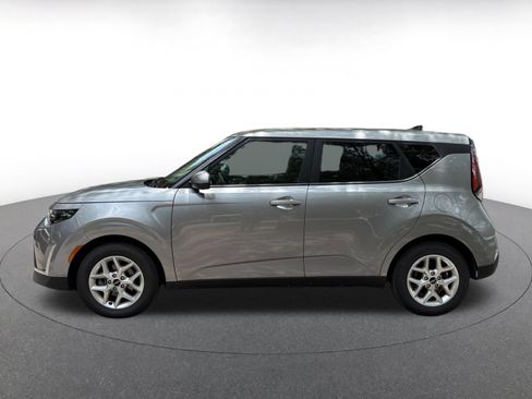 Used 2025 Kia Soul LX w/ LX Technology Package FWD image 4