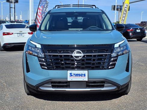 New 2026 Nissan Pathfinder Platinum image 2