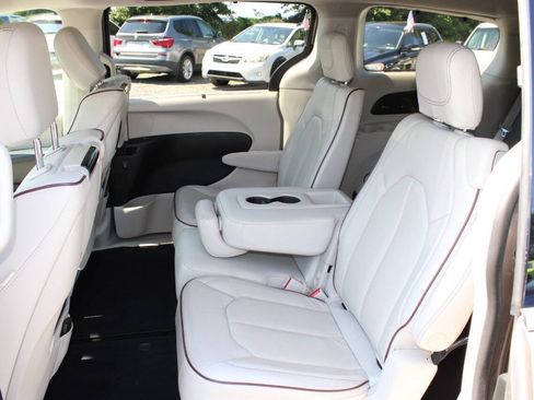 Used 2017 Chrysler Pacifica Limited FWD image 22