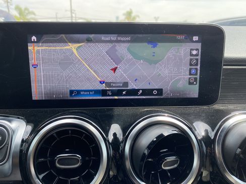 Used 2023 Mercedes-Benz GLB 250 w/ Premium Package Lite image 23