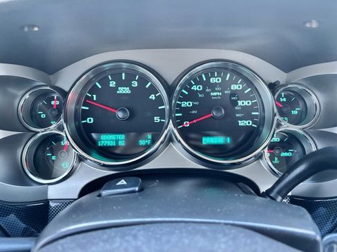 Used 2010 Chevrolet Silverado 2500 LT w/ Interior Plus Package image 3