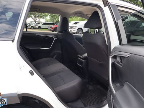 Used 2021 Toyota RAV4 LE FWD image 27