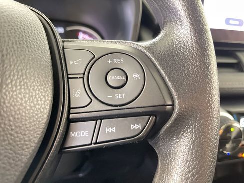 Certified 2025 Toyota RAV4 XLE FWD image 27