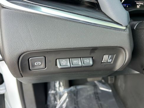 Used 2024 Buick Enclave Premium image 23