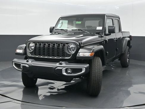 New 2025 Jeep Gladiator Sport image 3