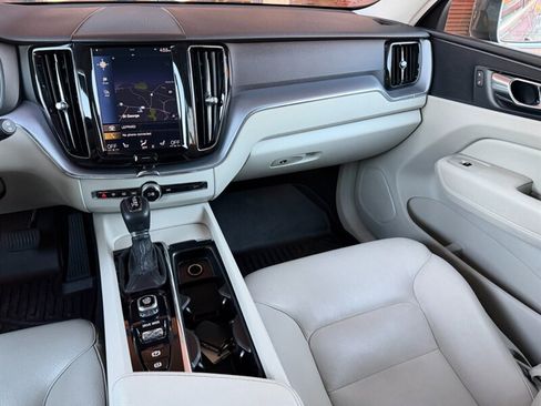 Used 2020 Volvo XC60 T6 Momentum image 18