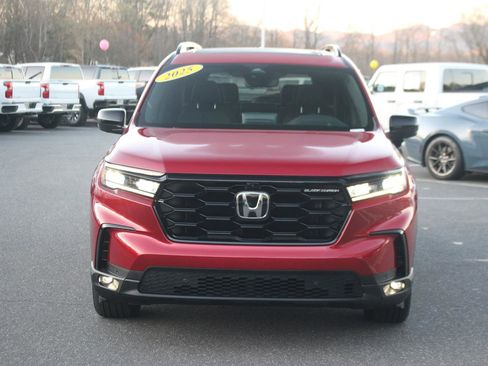 Used 2025 Honda Pilot Black Edition image 2