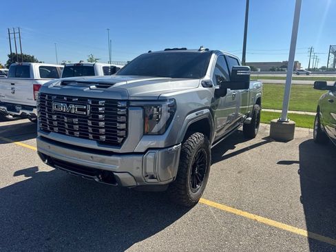 Used 2025 GMC Sierra 2500 Denali Ultimate AWD/4WD image 6