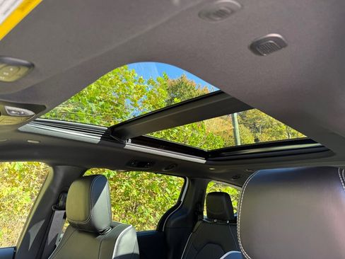 New 2026 Chrysler Pacifica Limited w/ Trailer Tow Group image 35