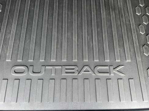 Used 2025 Subaru Outback Premium AWD/4WD image 19