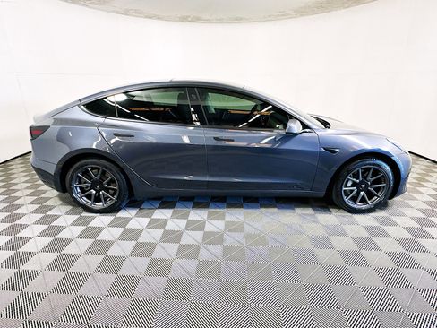 Used 2020 Tesla Model 3 Standard Range Plus RWD image 2