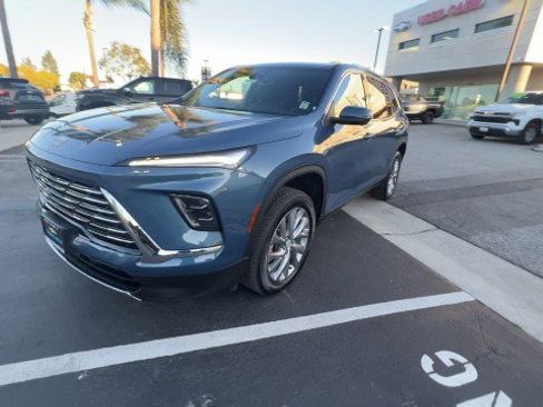 Used 2025 Buick Enclave Preferred image 4