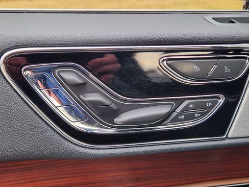 Used 2022 Lincoln Navigator Reserve image 28