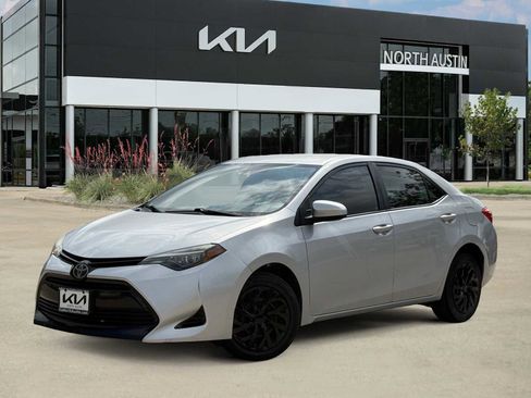 Used 2017 Toyota Corolla LE FWD image 1