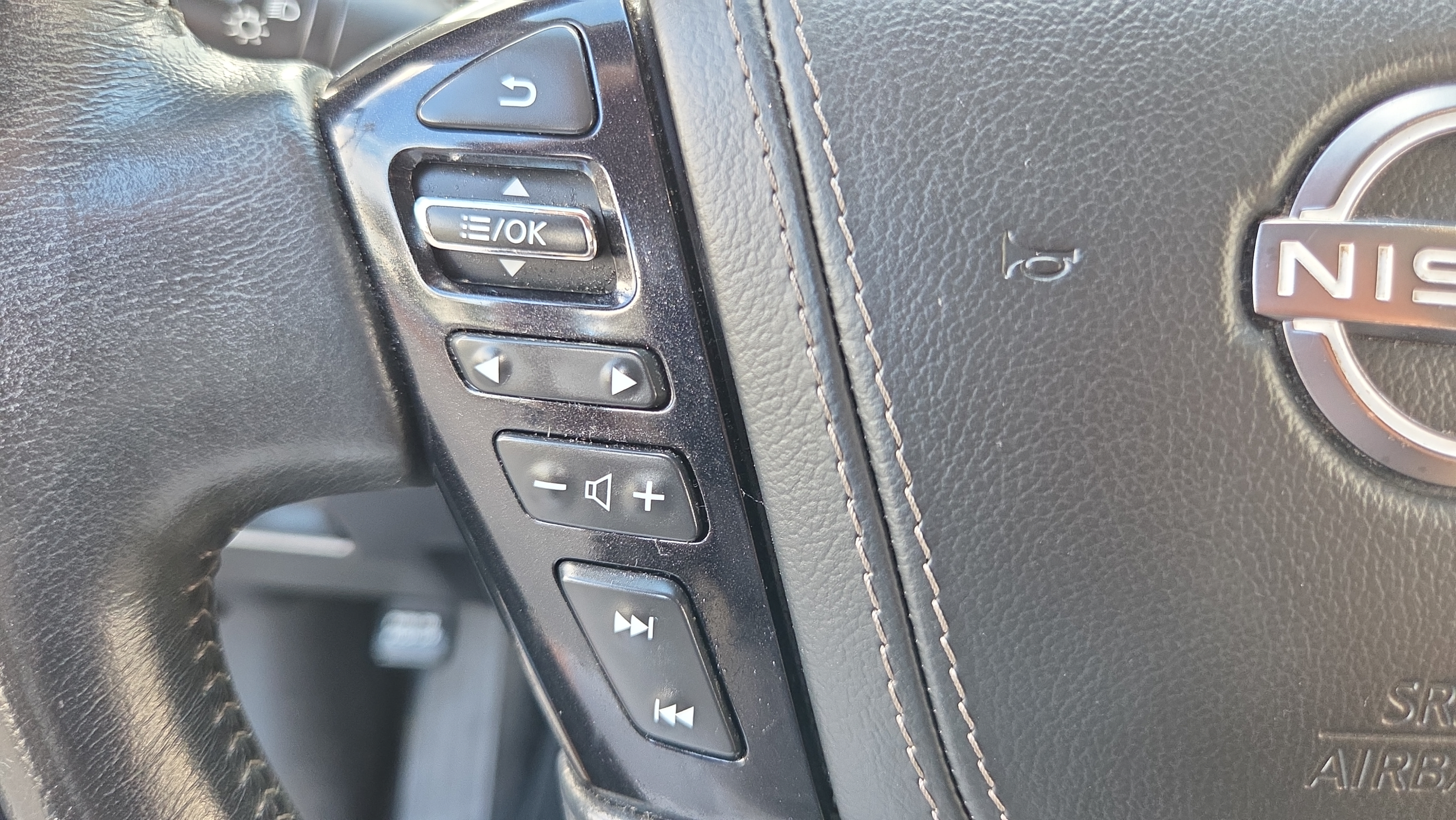 Used 2022 Nissan Armada Platinum w/ Captain's Chairs Package RWD image 25