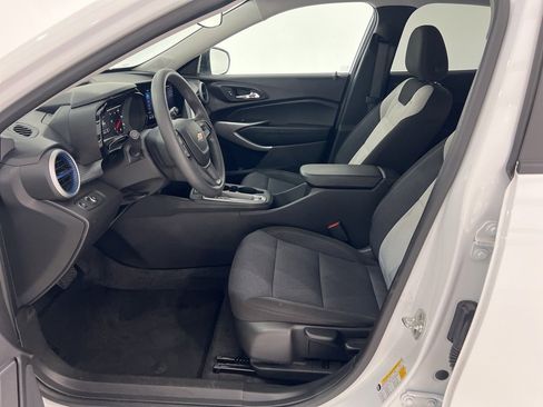 Used 2025 Chevrolet Trax LS image 16