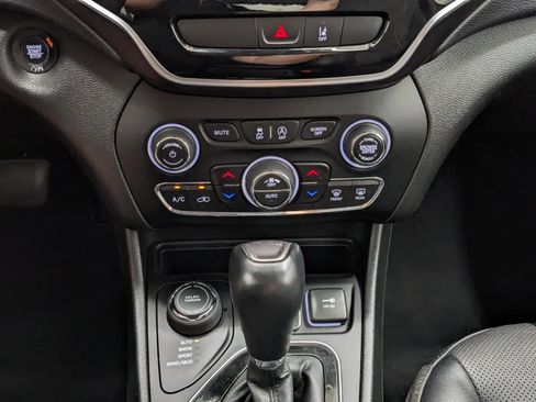 Used 2022 Jeep Cherokee Limited image 34