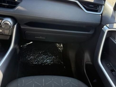 Used 2025 Toyota RAV4 XLE AWD/4WD image 33