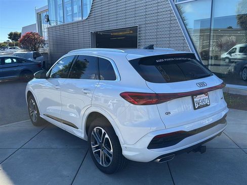 Used 2025 Audi Q5 Premium w/ Convenience Package image 8