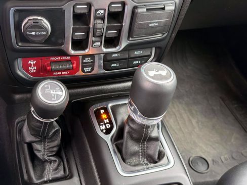 Used 2024 Jeep Wrangler Unlimited Rubicon AWD/4WD image 25