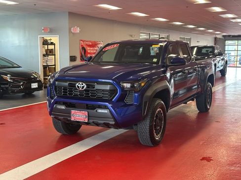 Certified 2024 Toyota Tacoma TRD Off-Road AWD/4WD image 7