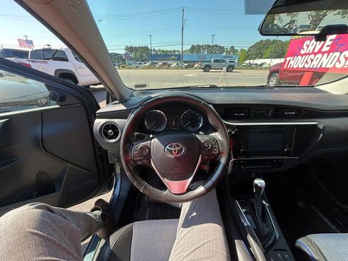 Used 2018 Toyota Corolla SE FWD image 10