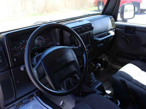 Used 2004 Jeep Wrangler SE w/ Ecco Tire & Wheel Group AWD/4WD image 17