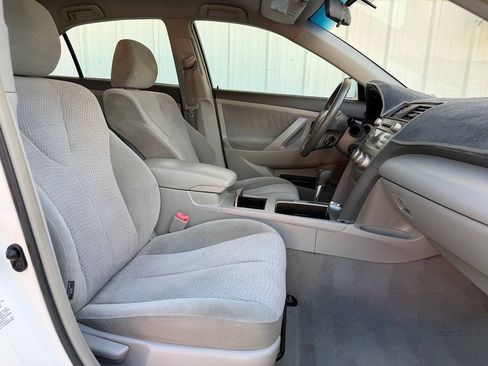 Used 2010 Toyota Camry LE FWD image 14